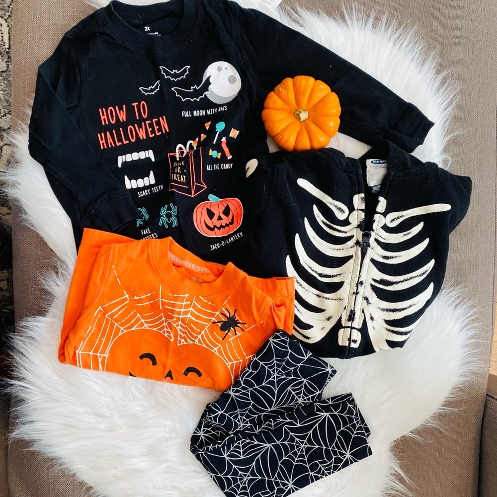 Halloween 4 piece set size 2T! Order now to get it in time!!🎃